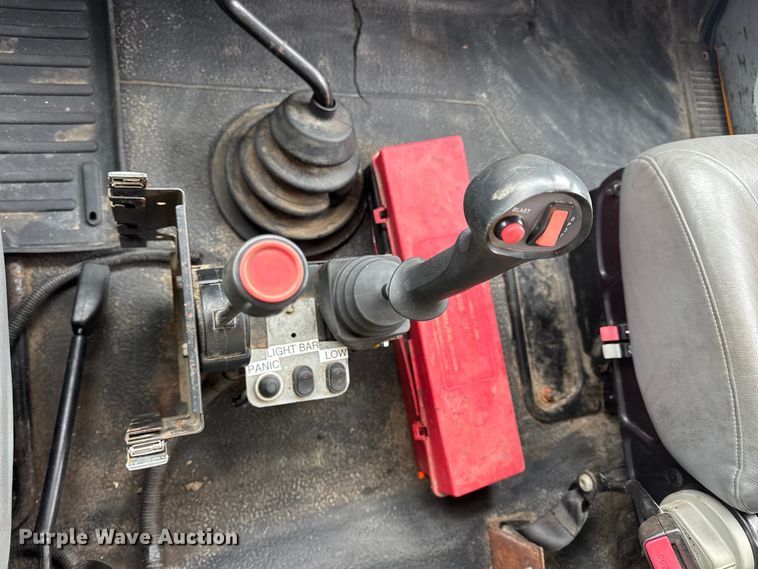 image for item EN0901 2006 International 7400 dump truck