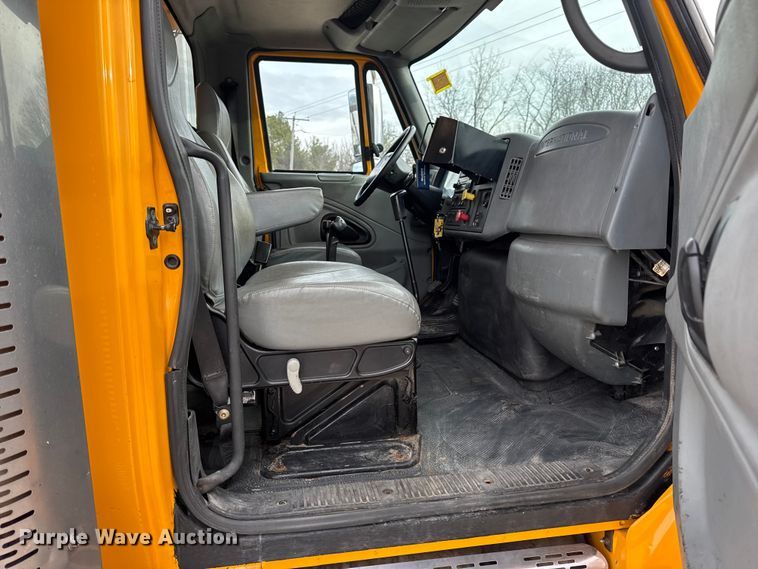 image for item EN0901 2006 International 7400 dump truck