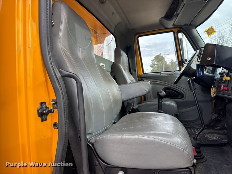 image for item EN0901 2006 International 7400 dump truck