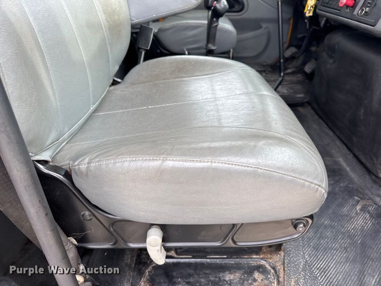 image for item EN0901 2006 International 7400 dump truck