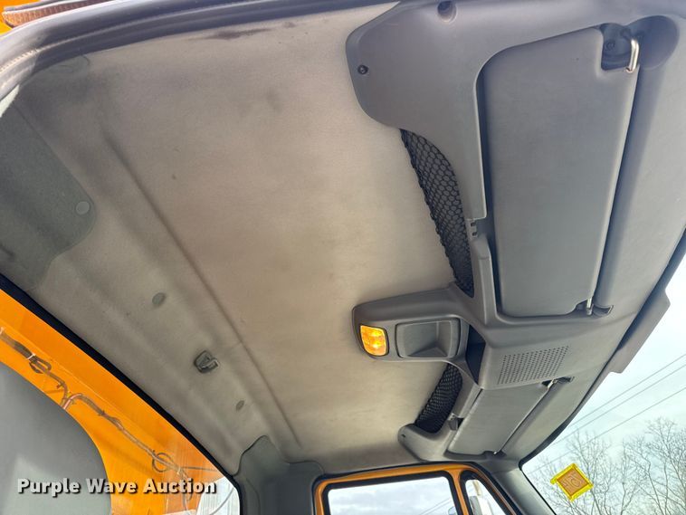 image for item EN0901 2006 International 7400 dump truck