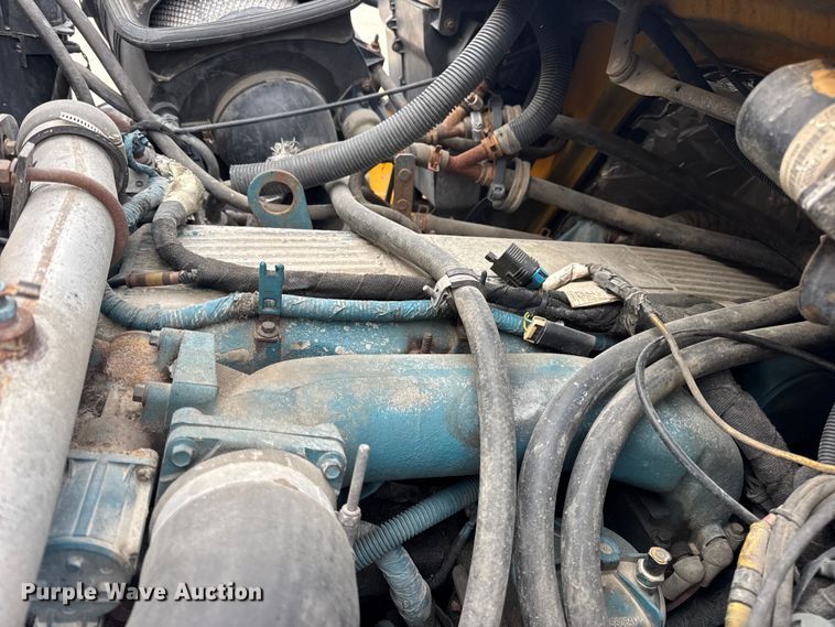 image for item EN0901 2006 International 7400 dump truck