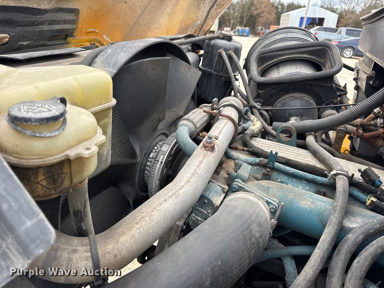 image for item EN0901 2006 International 7400 dump truck