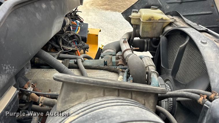 image for item EN0901 2006 International 7400 dump truck