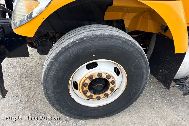 image for item EN0901 2006 International 7400 dump truck