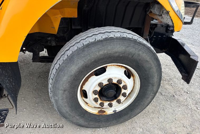 image for item EN0901 2006 International 7400 dump truck