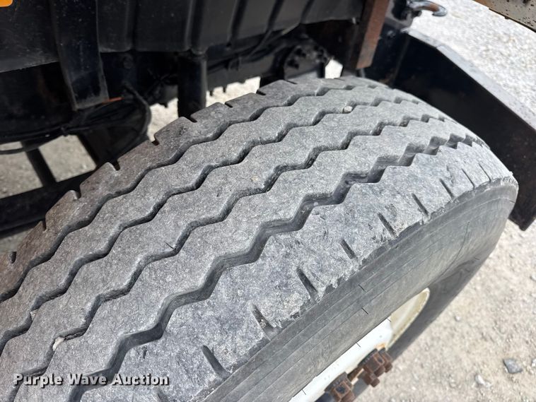 image for item EN0901 2006 International 7400 dump truck