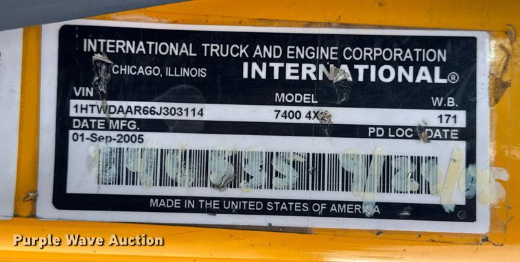 image for item EN0901 2006 International 7400 dump truck
