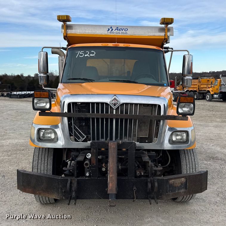 image for item EN0902 2006 International 7400 dump truck