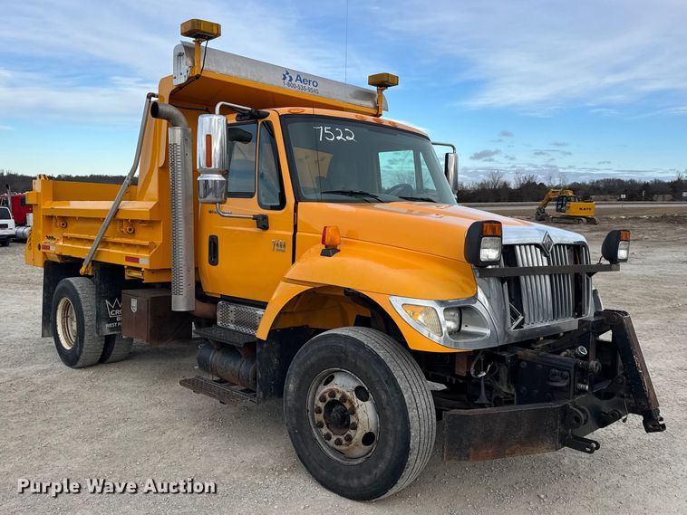 image for item EN0902 2006 International 7400 dump truck