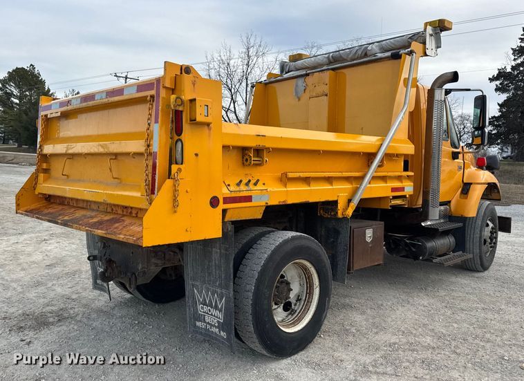 image for item EN0902 2006 International 7400 dump truck