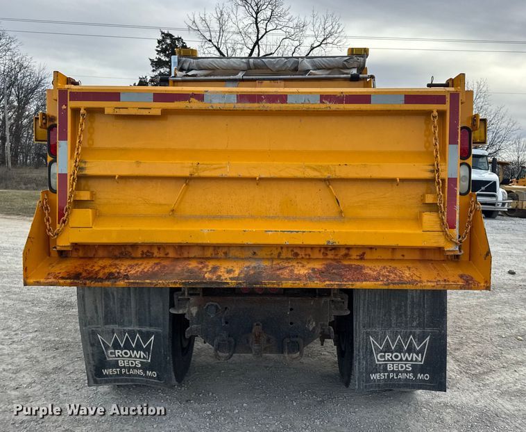 image for item EN0902 2006 International 7400 dump truck