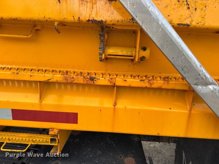 image for item EN0902 2006 International 7400 dump truck