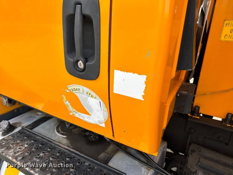 image for item EN0902 2006 International 7400 dump truck