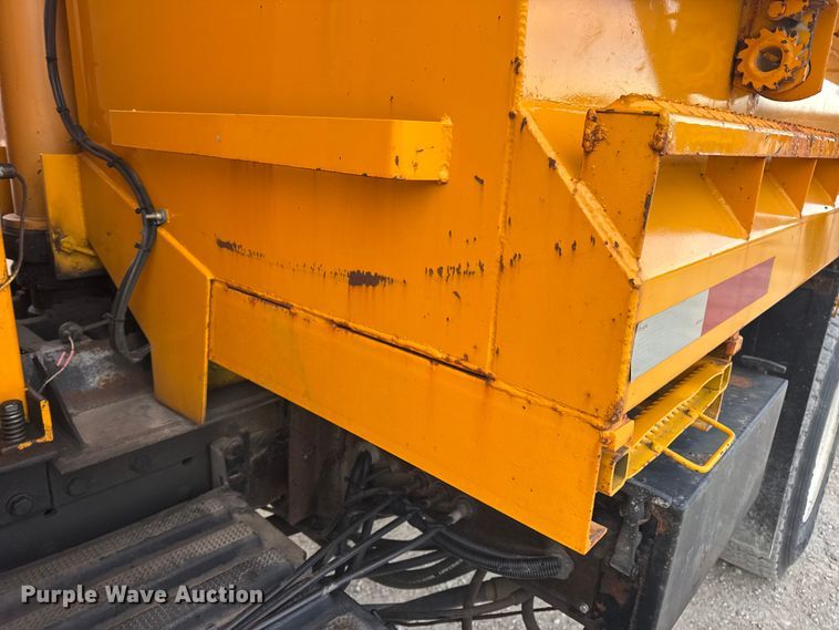 image for item EN0902 2006 International 7400 dump truck