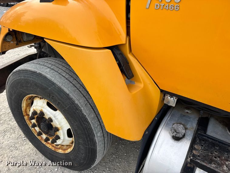 image for item EN0902 2006 International 7400 dump truck