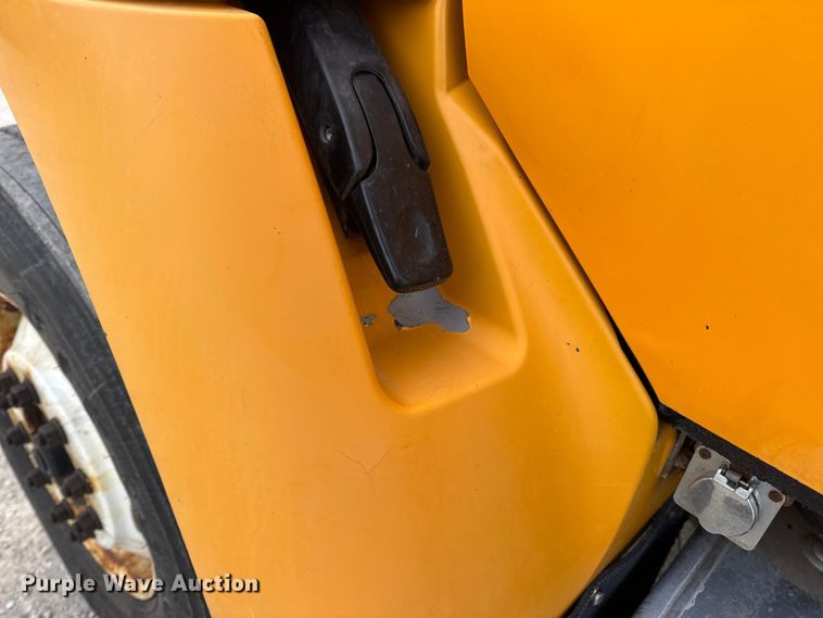 image for item EN0902 2006 International 7400 dump truck