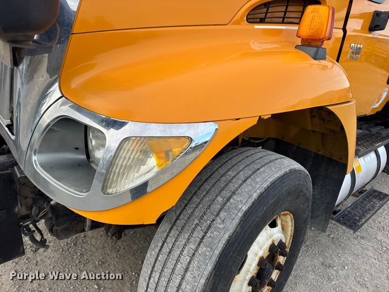 image for item EN0902 2006 International 7400 dump truck