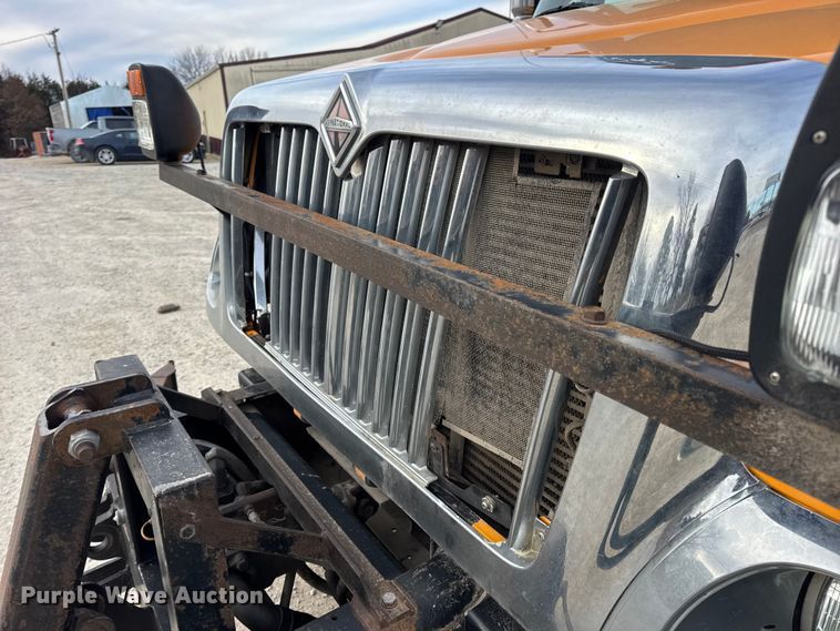 image for item EN0902 2006 International 7400 dump truck