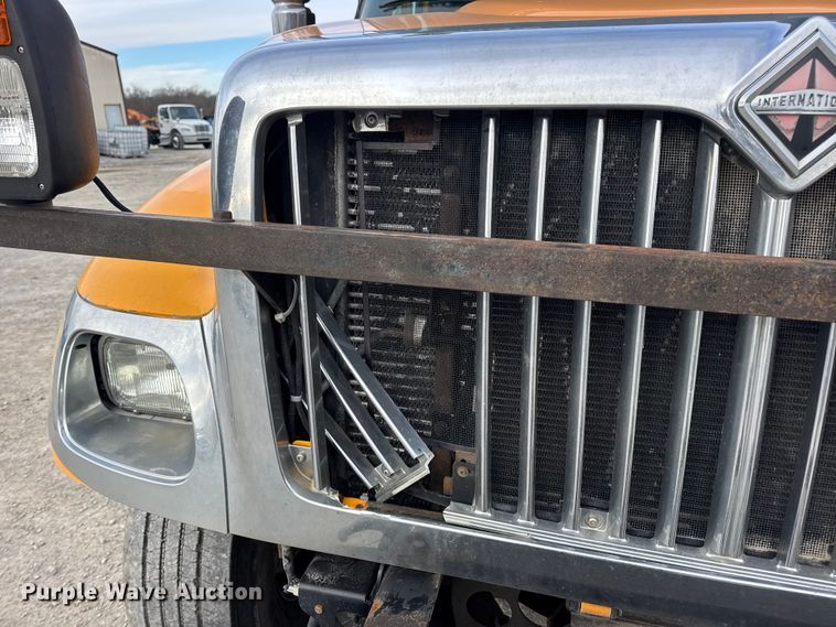 image for item EN0902 2006 International 7400 dump truck