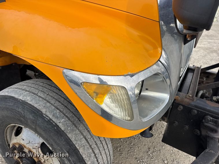 image for item EN0902 2006 International 7400 dump truck