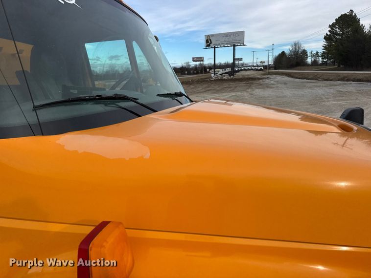 image for item EN0902 2006 International 7400 dump truck