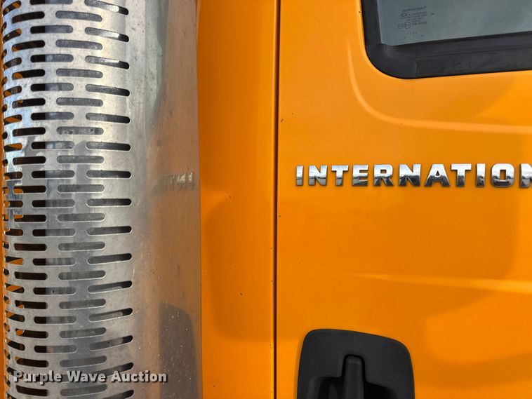 image for item EN0902 2006 International 7400 dump truck