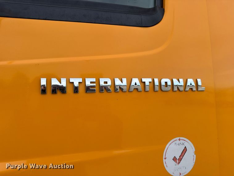 image for item EN0902 2006 International 7400 dump truck