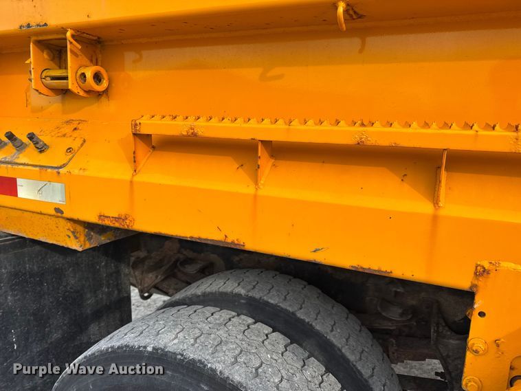 image for item EN0902 2006 International 7400 dump truck