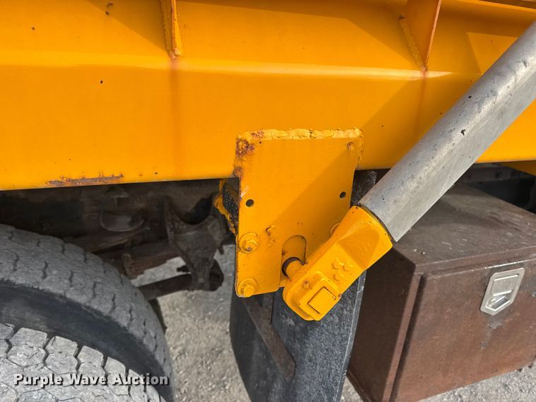 image for item EN0902 2006 International 7400 dump truck