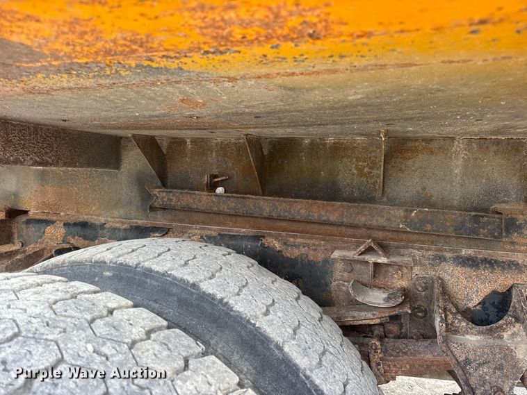 image for item EN0902 2006 International 7400 dump truck