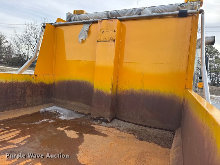 image for item EN0902 2006 International 7400 dump truck