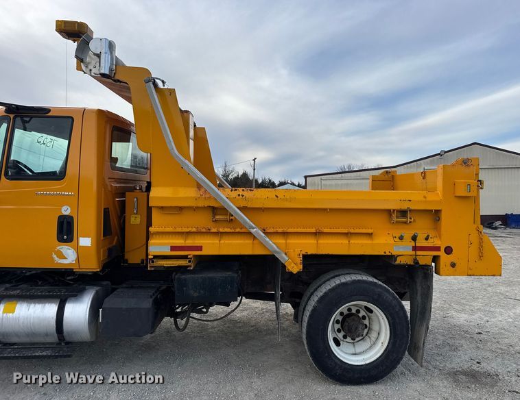 image for item EN0902 2006 International 7400 dump truck