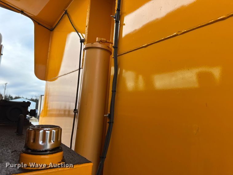 image for item EN0902 2006 International 7400 dump truck