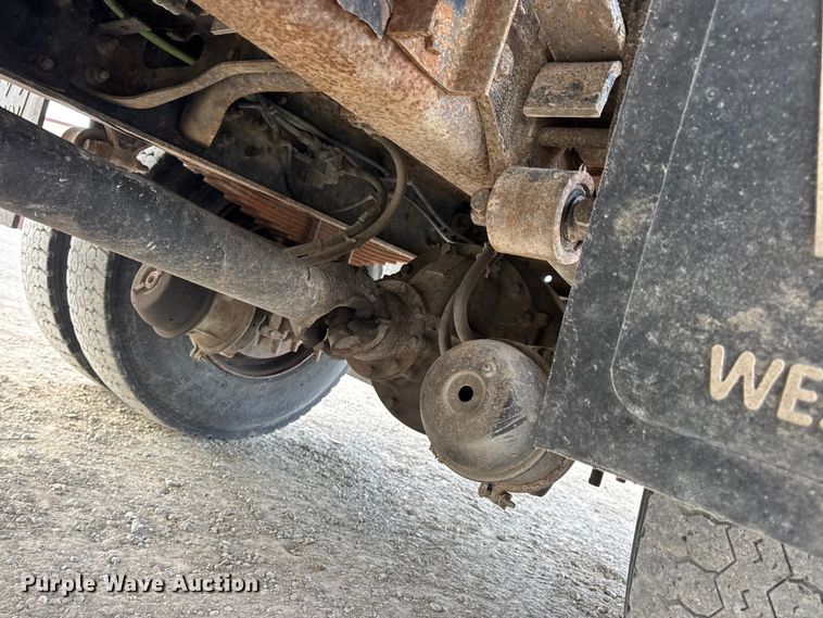 image for item EN0902 2006 International 7400 dump truck