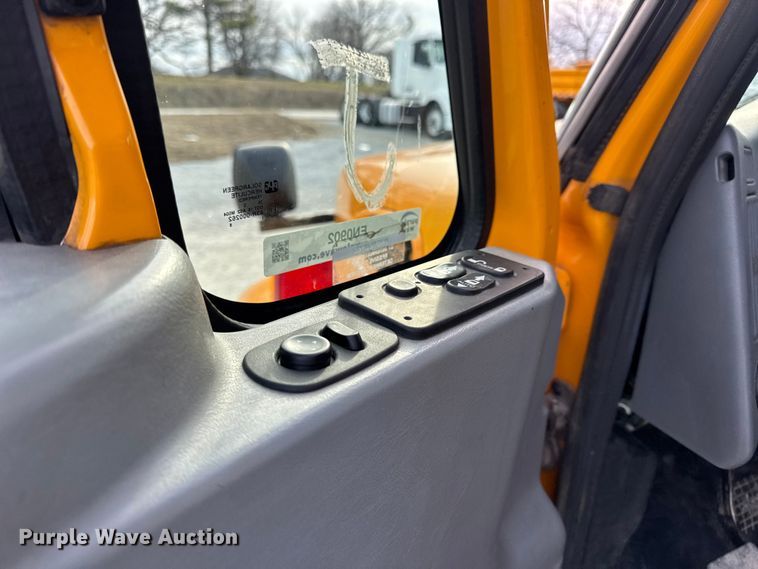 image for item EN0902 2006 International 7400 dump truck