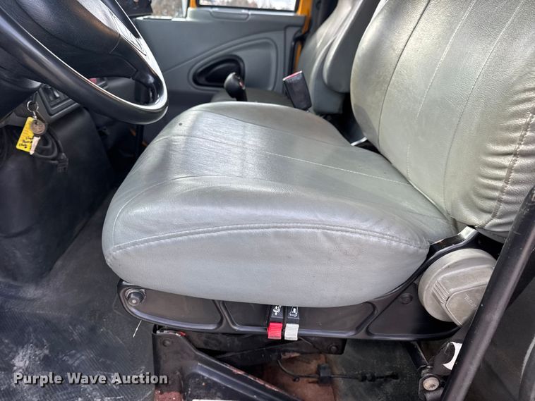 image for item EN0902 2006 International 7400 dump truck