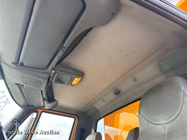 image for item EN0902 2006 International 7400 dump truck