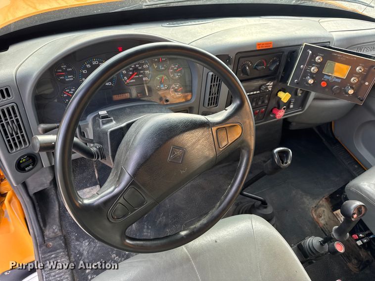 image for item EN0902 2006 International 7400 dump truck