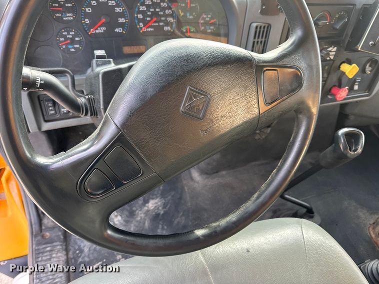 image for item EN0902 2006 International 7400 dump truck