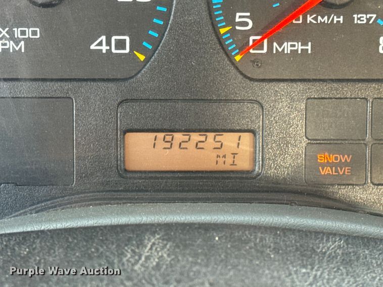 image for item EN0902 2006 International 7400 dump truck