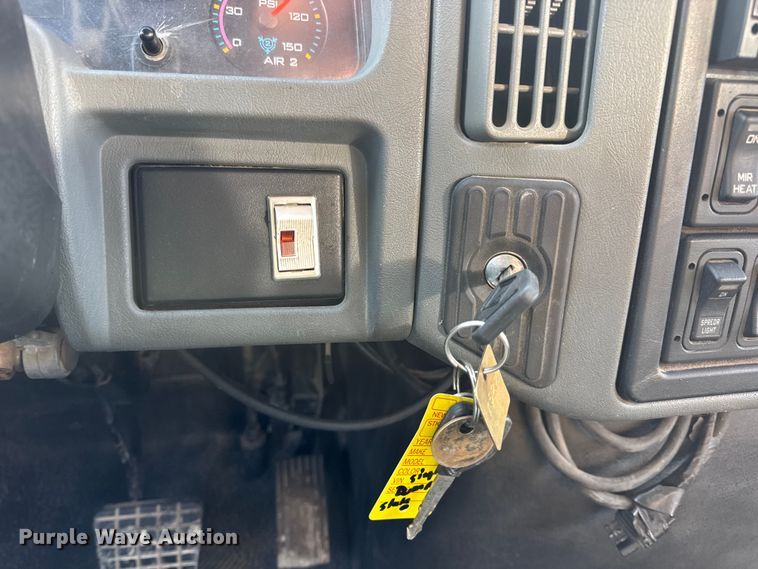 image for item EN0902 2006 International 7400 dump truck