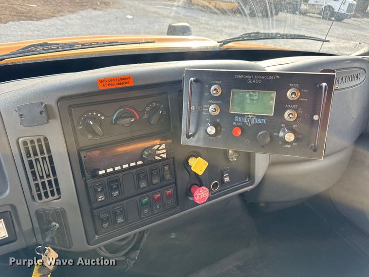 image for item EN0902 2006 International 7400 dump truck