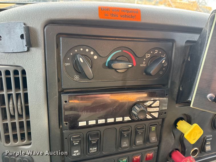 image for item EN0902 2006 International 7400 dump truck