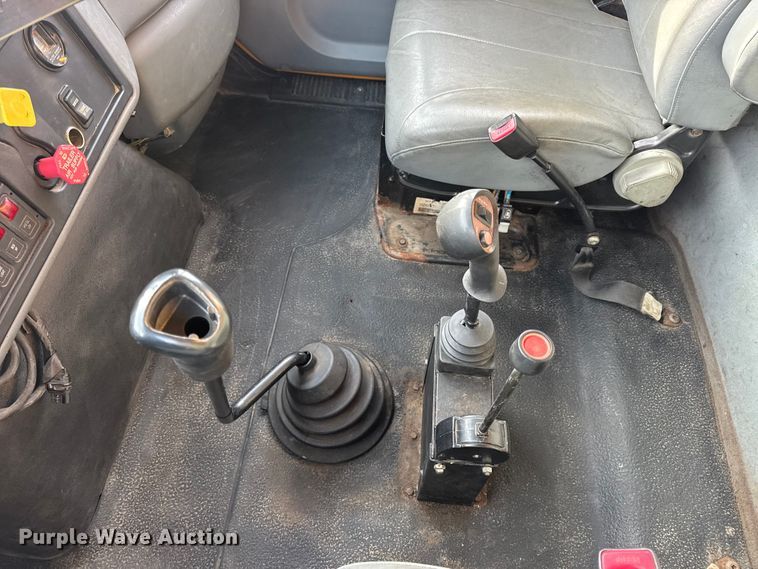 image for item EN0902 2006 International 7400 dump truck