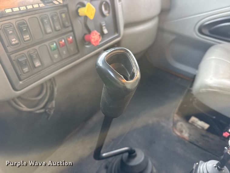 image for item EN0902 2006 International 7400 dump truck