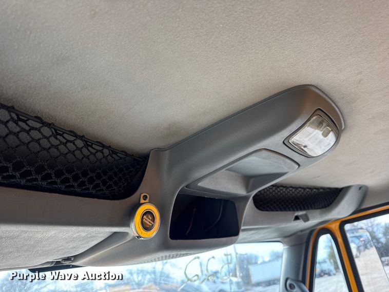 image for item EN0902 2006 International 7400 dump truck