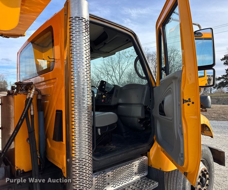 image for item EN0902 2006 International 7400 dump truck