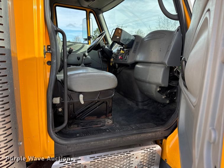 image for item EN0902 2006 International 7400 dump truck