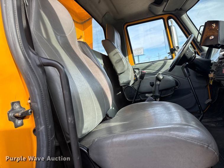 image for item EN0902 2006 International 7400 dump truck